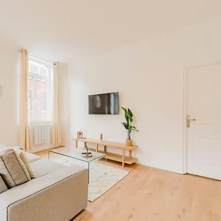 Two-bedroom Flat In The Centre Of *