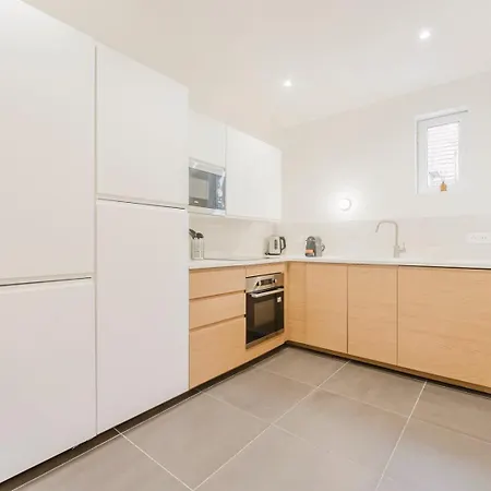 Two-bedroom Flat In The Centre Of 아파트 *