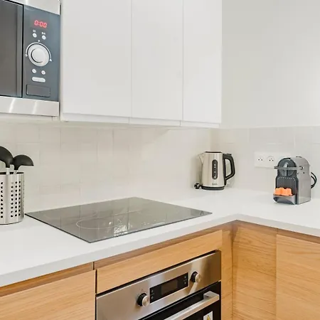 Two-bedroom Flat In The Centre Of 투르쿠앵