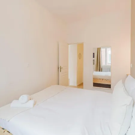 アパート Two-bedroom Flat In The Centre Of トゥールコワン